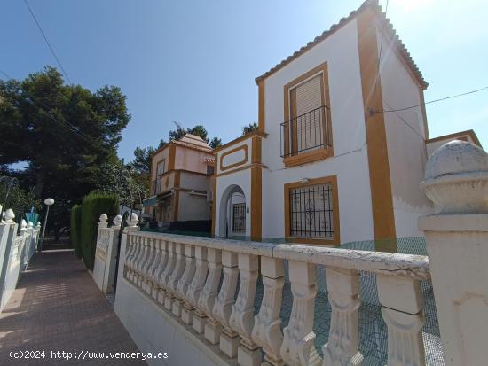 Espectacular Chalet Adosado en Torrevieja - Zona Doña Inés - ALICANTE