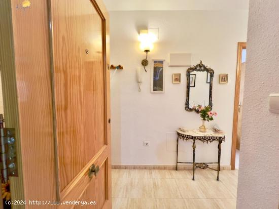 APARTAMENTO EN BUEN ESTADO DE 3 HABITACIONES CON PISCINA + PARKING + TRASTERO A 500m DE LA PLAYA - A