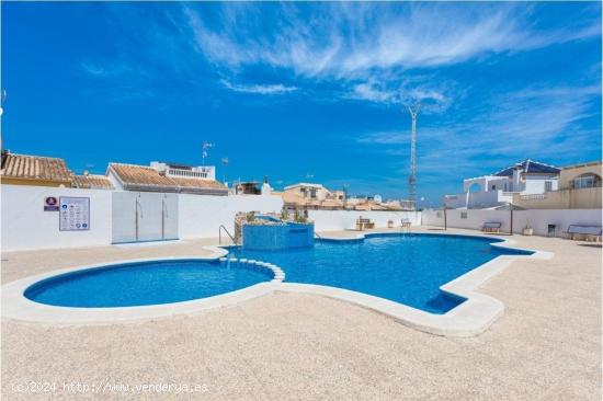 Soleado dúplex con parking privado y piscina comunitaria - ALICANTE