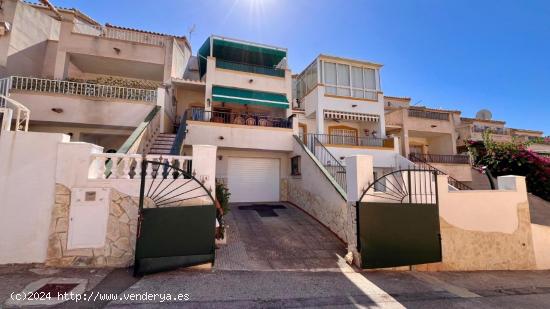 CHALET ADOSADO EN CONJUNTO RESIDENCIAL EN ORIHUELA COSTA, 2 HABITACIONES, 2 BAÑOS - ALICANTE