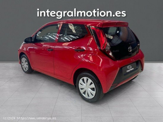 Toyota Aygo 1.0 70 x-play - A Grela