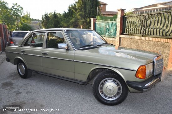  Mercedes Clase E 300d aut piel-klima-tempomat-becker de 1979 con 209.000 Km por 8.800 EUR. en Granad 