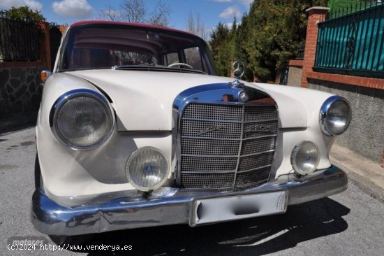 Mercedes 200 d colas w110 de 1972 con 111.000 Km por 26.700 EUR. en Granada