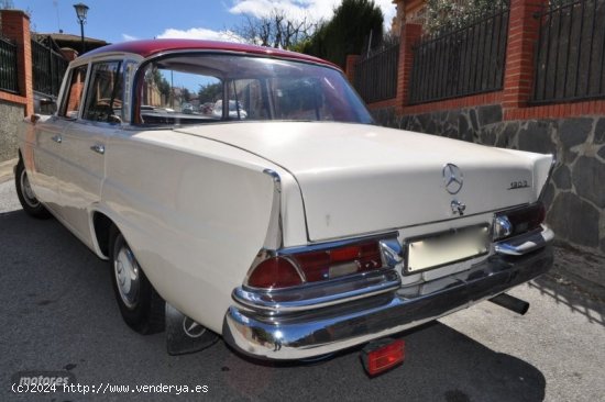 Mercedes 200 d colas w110 de 1972 con 111.000 Km por 26.700 EUR. en Granada