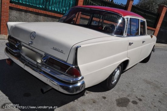 Mercedes 200 d colas w110 de 1972 con 111.000 Km por 26.700 EUR. en Granada