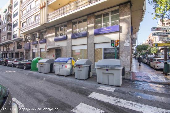 GRAN LOCAL COMERCIAL  ESQUINA EN ALQUILER!!! -   MUY CERCA DE CORAZON DE JESUS - ALICANTE