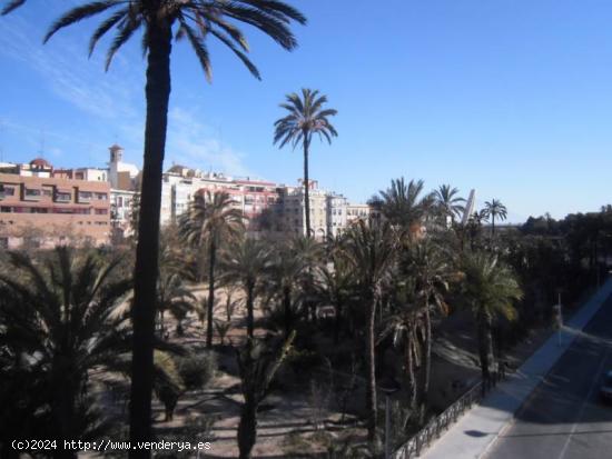 EXCLUSIVO PISO DE LUJO CON VISTAS AL RÍO - ALICANTE