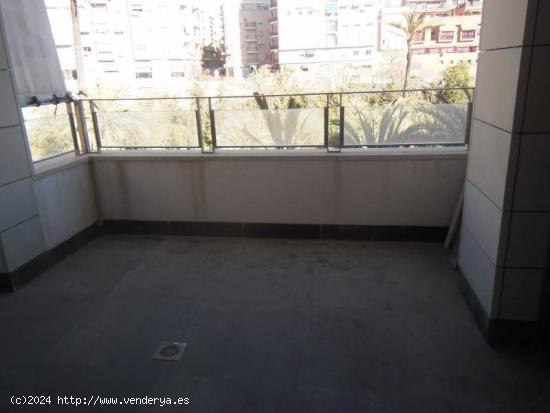 EXCLUSIVO PISO DE LUJO CON VISTAS AL RÍO - ALICANTE