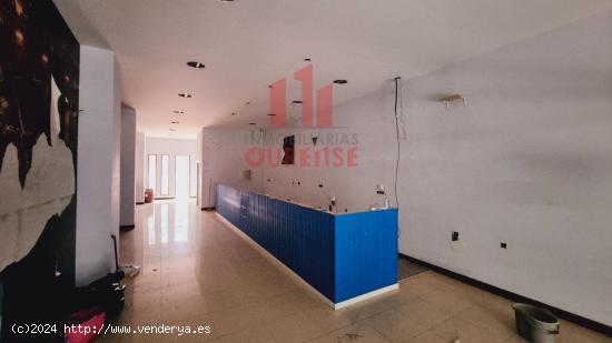 ALQUILER DE CÉNTRICO LOCAL COMERCIAL CON TERRAZA PROPIA. - ORENSE