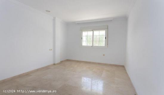 Apartamento de dos dormitorio en Rio Real, junto al golf. - MALAGA