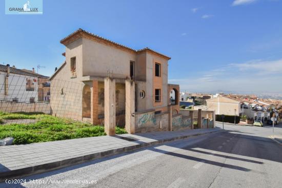 PARCELA CON CASA EN ESTRUCTURA - GRANADA