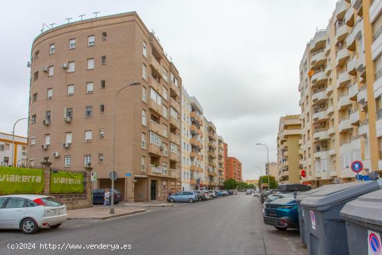  Piso en venta junto a Madre de Dios de 4 dormitorios con garaje. - CADIZ 