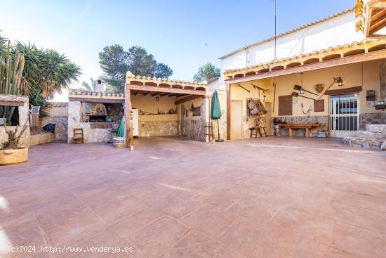 CASA AMUEBLADA CON 2 TERRAZAS Y CASA CUEVA CON GRAN PORCHE EN LOS TORRAOS - MURCIA