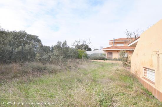 Urbis te ofrece un chalet pareado en venta en Urb. Oasis Golf, Carrascal de Barregas, Salamanca. - S