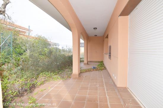 Urbis te ofrece un chalet pareado en venta en Urb. Oasis Golf, Carrascal de Barregas, Salamanca. - S