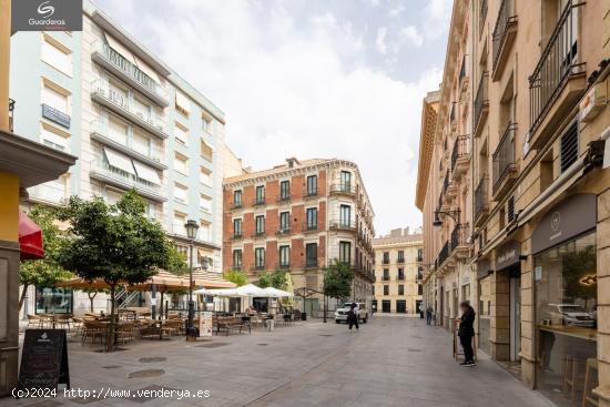 !! ESPECTACULAR VIVIENDA EN PLENO CENTRO!! - GRANADA