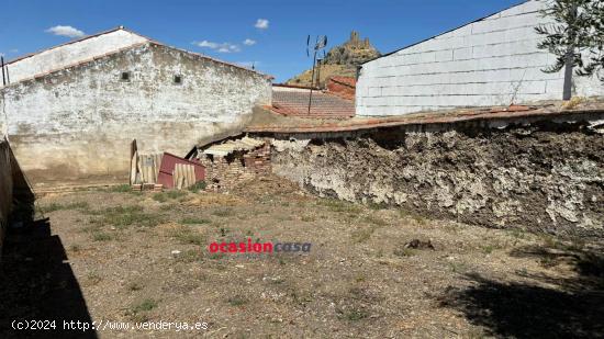 COCHERA CON GRAN PATIO A LA VENTA - CORDOBA