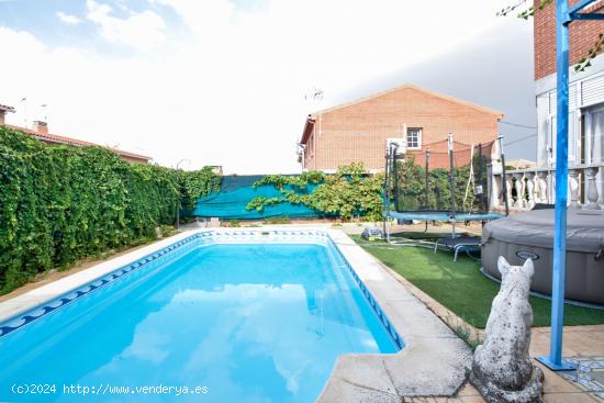 Chalet Pareado con piscina en Yeles - TOLEDO