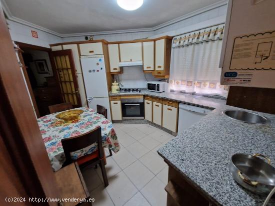 SE VENDE PISO REFORMADO EN ARMUNIA, COCINA, SALÓN, 3 HAB, BAÑO Y TRASTERO. 1º SIN ASCENS. - LEON