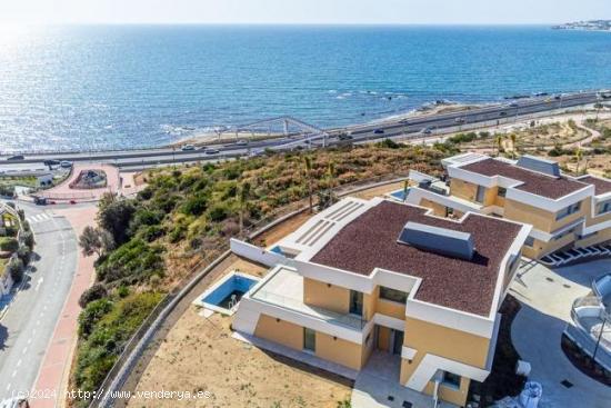 FANTÁSTICA CASA TERMINADA, A POCA DISTANCIA DE LA PLAYA Y CON ESPECTACULARES VISTAS AL MAR !!!. - M