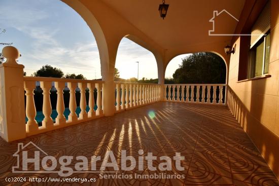 CHALET CON PISCINA, GARAJE Y 2 TERRAZAS - CASTELLON