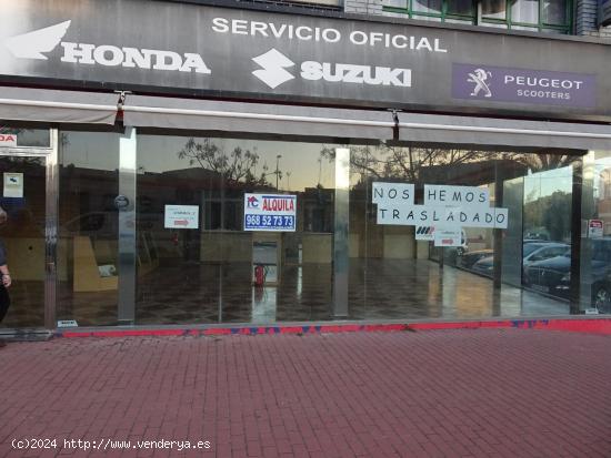  LOCAL EN TORRECIEGA DE 100 M² Y 40 M² DE TALLER - MURCIA 