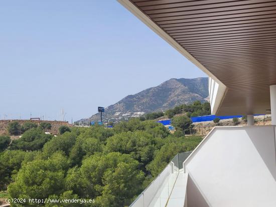 Bajo con terraza 51 m2 y jardín 50 m2 - MALAGA