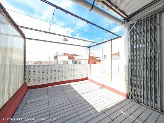  ÁTICO CON TERRAZA Y ASCENSOR - BARCELONA 