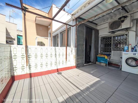 ÁTICO CON TERRAZA Y ASCENSOR - BARCELONA