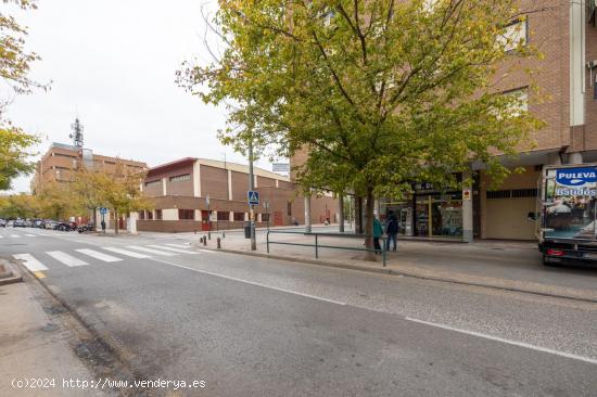 SE VENDE PLAZA DE GARAJE EN PINTOR MANUEL MALDONADO - GRANADA