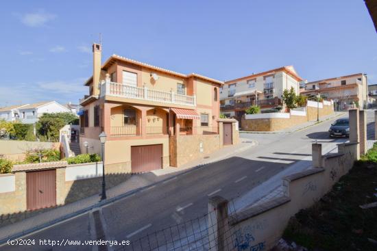  PARCELA CON CASA EN ESTRUCTURA - GRANADA 