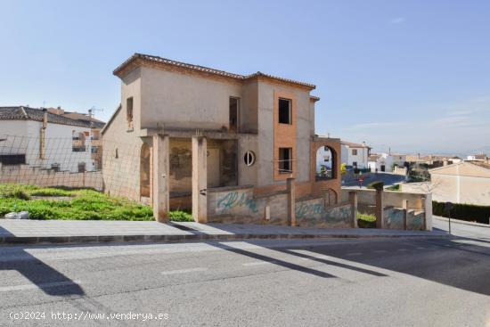 PARCELA CON CASA EN ESTRUCTURA - GRANADA