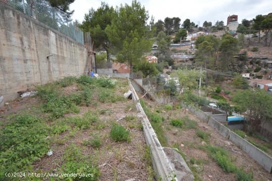  Parcela de 481m2 urbanizable en la  Creu de Sussalba a 5 minutos de Sant Andreu de la Barca. - BARCE 