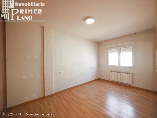 SE VENDE casa ADOSADA con 228 m2, con 4 dormitorios, patio y garaje - CIUDAD REAL