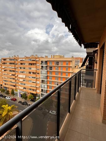 VENTA DE EXCELENTE VIVIENDA PARA ENTRAR A VIVIR! URBANIZACIÓN ZONA BENISAUDET - ALICANTE