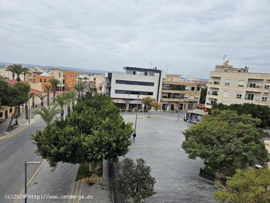 piso de 3 dormitorios con garaje y trastero en la plaza Sagrado Corazón - ALICANTE