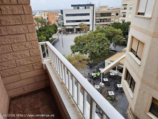 piso de 3 dormitorios con garaje y trastero en la plaza Sagrado Corazón - ALICANTE