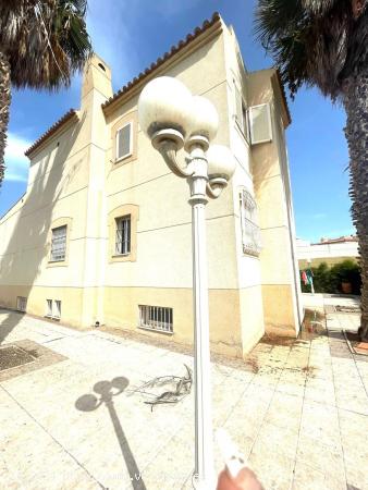 CHALET EN ALMERIMAR - ALMERIA