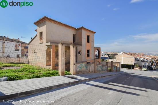 PARCELA CON CASA EN ESTRUCTURA - GRANADA