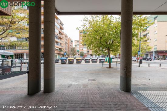 SE VENDE PLAZA DE GARAJE EN PINTOR MANUEL MALDONADO - GRANADA