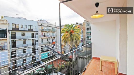 Habitación amueblada con escritorio en piso compartido, El Raval - BARCELONA