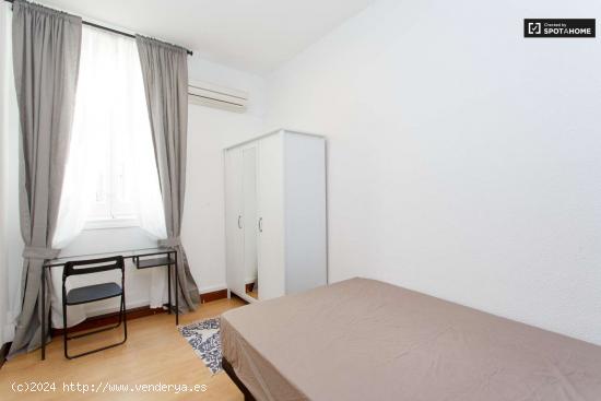 Habitación íntima con calefacción en piso compartido, Chamberí - MADRID