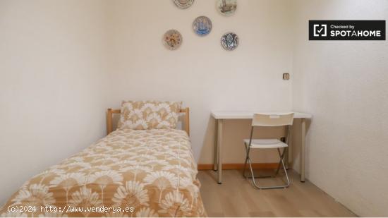 Habitación en apartamento de 5 dormitorios en Tetuán - MADRID