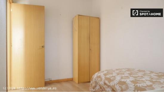 Habitación en apartamento de 5 dormitorios en Tetuán - MADRID