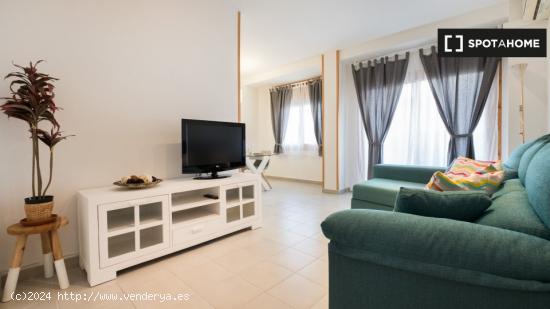 Apartamento de 2 dormitorios con aire acondicionado y balcón en alquiler en Gràcia - BARCELONA