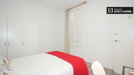 Gran habitación para alquilar en un apartamento de 5 dormitorios en L'Esquerra de l'eixample - BARC