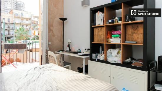 Encantadora habitación en alquiler en apartamento de 6 dormitorios, L’Esquerra - BARCELONA