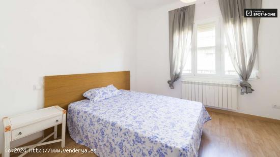  Habitación luminosa con escritorio en apartamento de 5 dormitorios, Salamanca - MADRID 