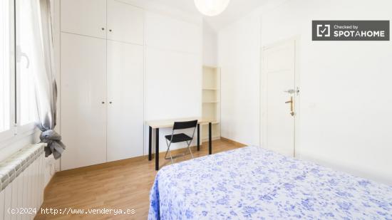 Habitación luminosa con escritorio en apartamento de 5 dormitorios, Salamanca - MADRID