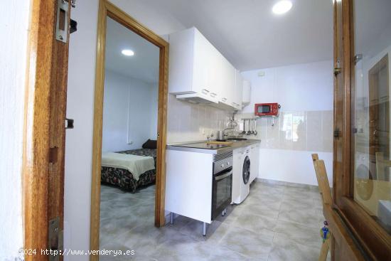 ¡Piso completo de 2 dormitorios con amplio patio en Peñagrande, Madrid! - MADRID